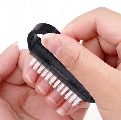 Szczoteczka do paznokci CZARNA MINI 1 szt